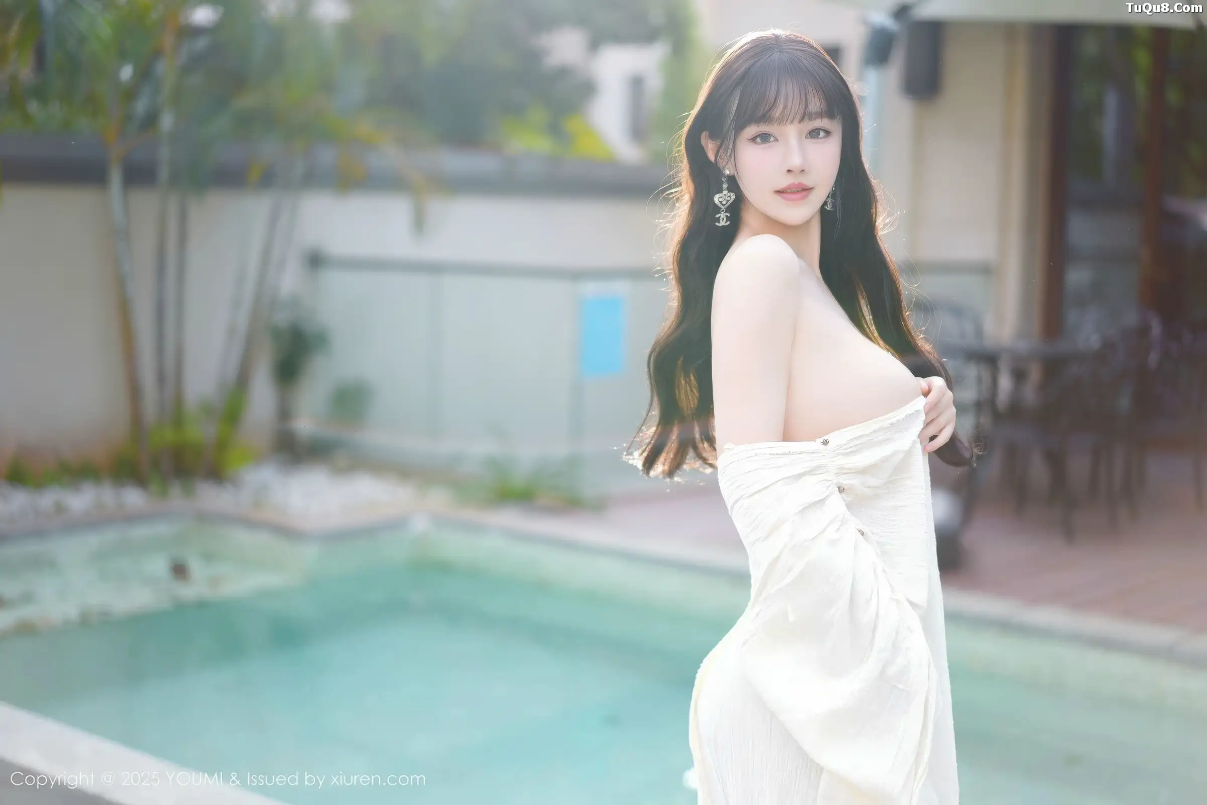 秀人集.com_[YouMi尤蜜荟]Vol.1185_女神朱可儿Flora户外泳池性感浅色浴袍秀雪峰美臀撩人诱惑写真85P