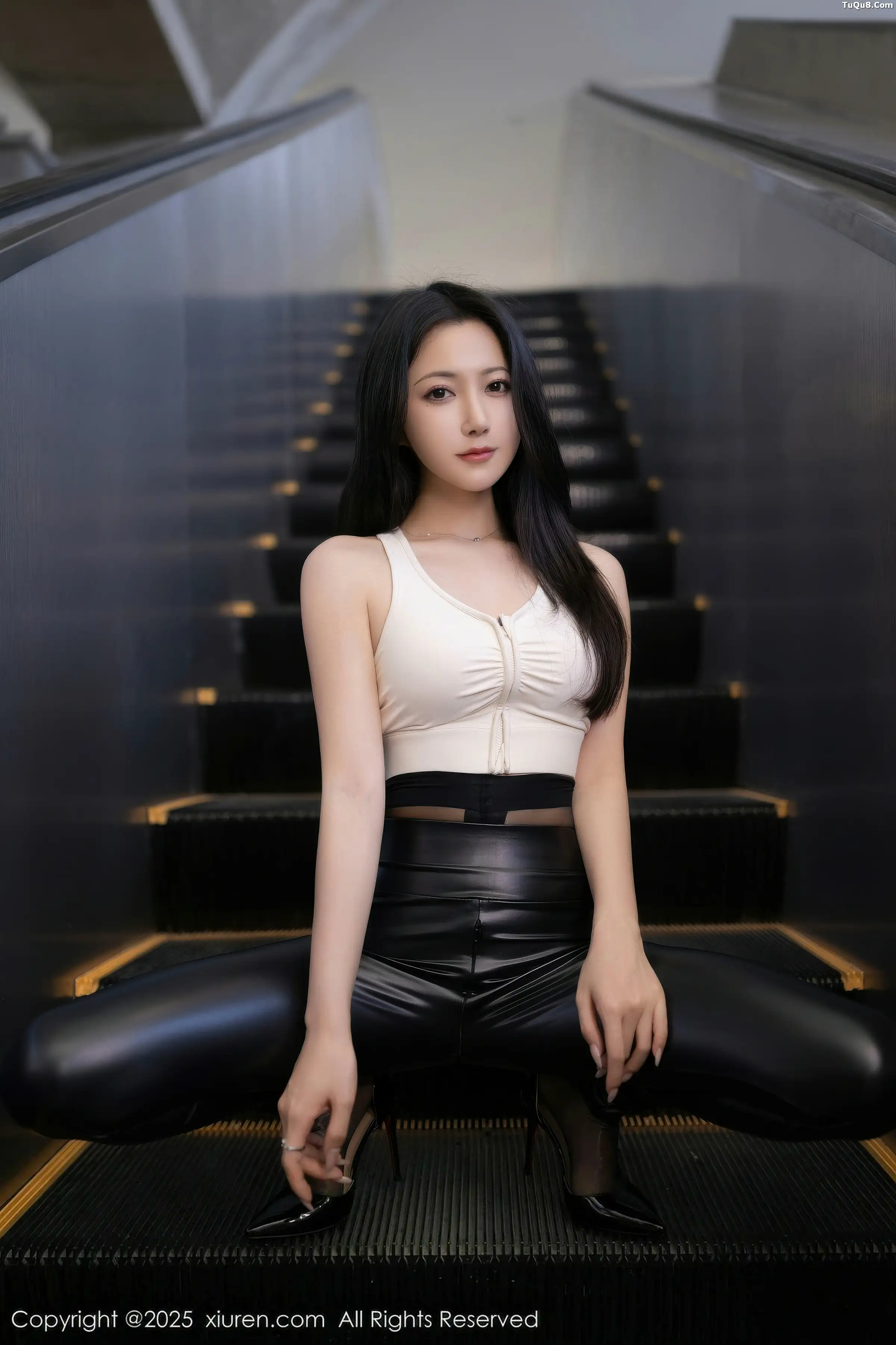 秀人集.com_[XiuRen秀人网]No.11021_模特鱼子酱Fish性感白色上衣配黑皮长裤秀曼妙身姿撩人诱惑写真75P