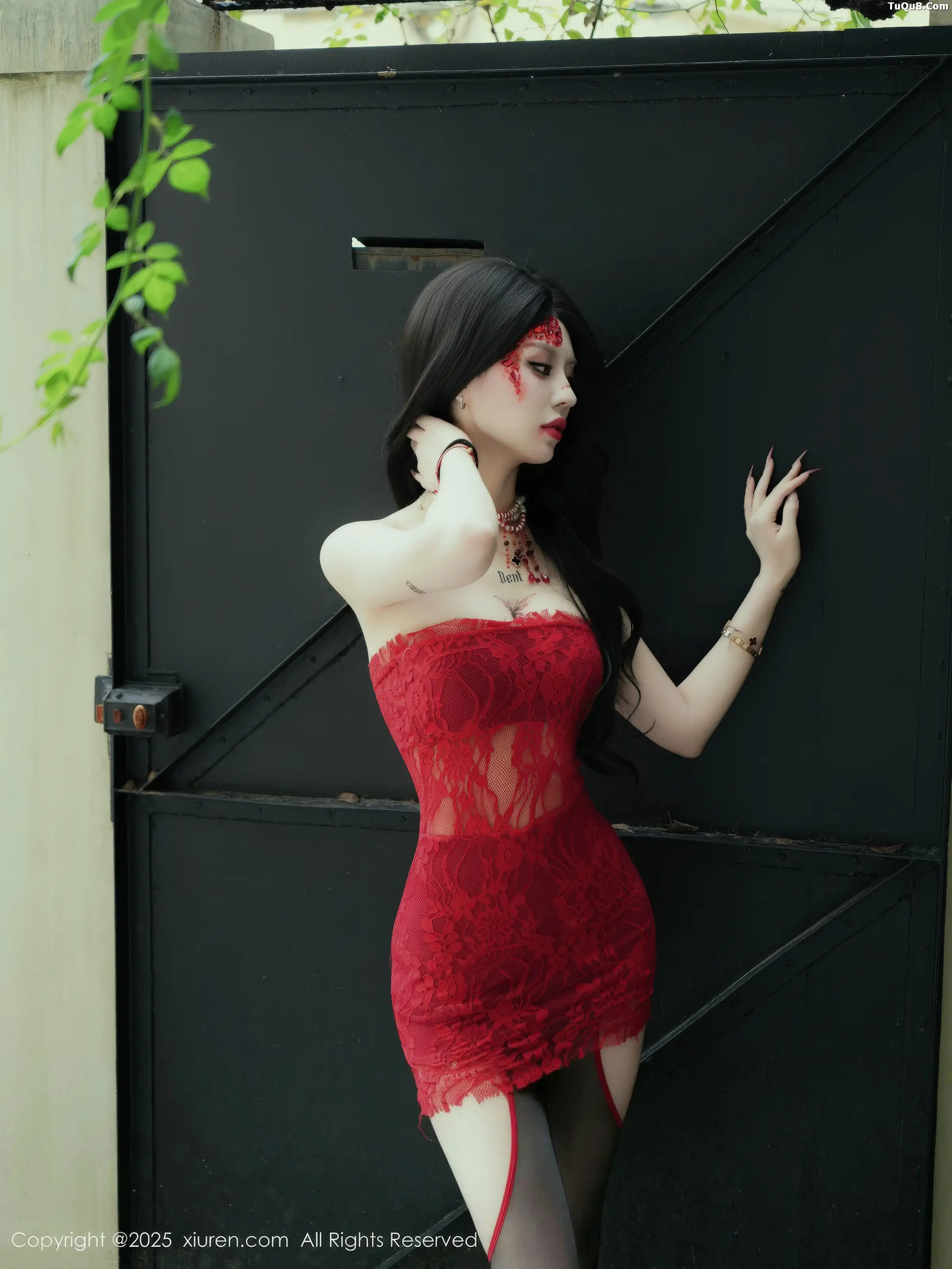 秀人集.com_[XiuRen秀人网]No.11032_模特四月月私房性感红色连衣短裙配黑丝吊袜秀完美身材诱惑写真85P