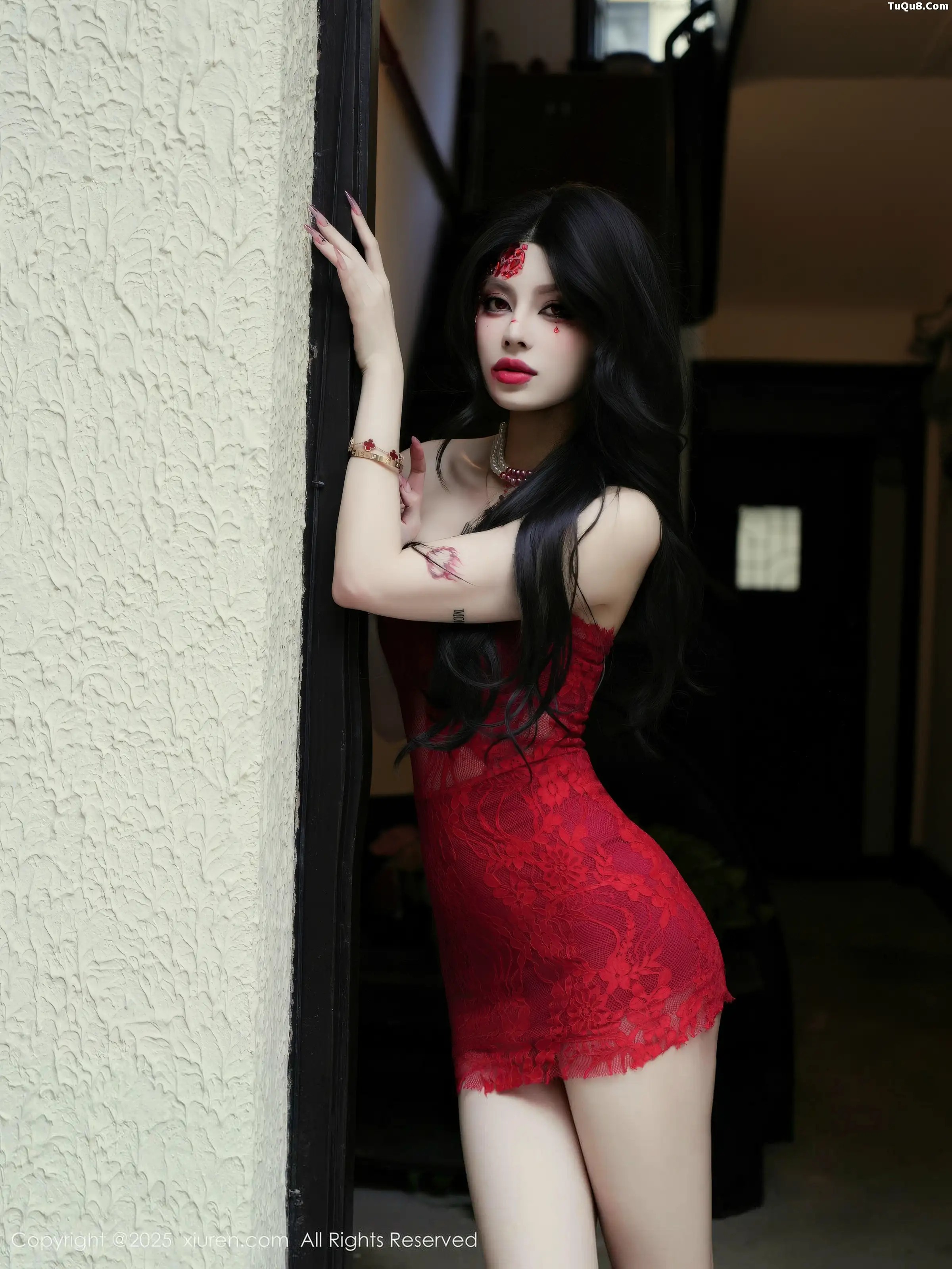 秀人集.com_[XiuRen秀人网]No.11032_模特四月月私房性感红色连衣短裙配黑丝吊袜秀完美身材诱惑写真85P