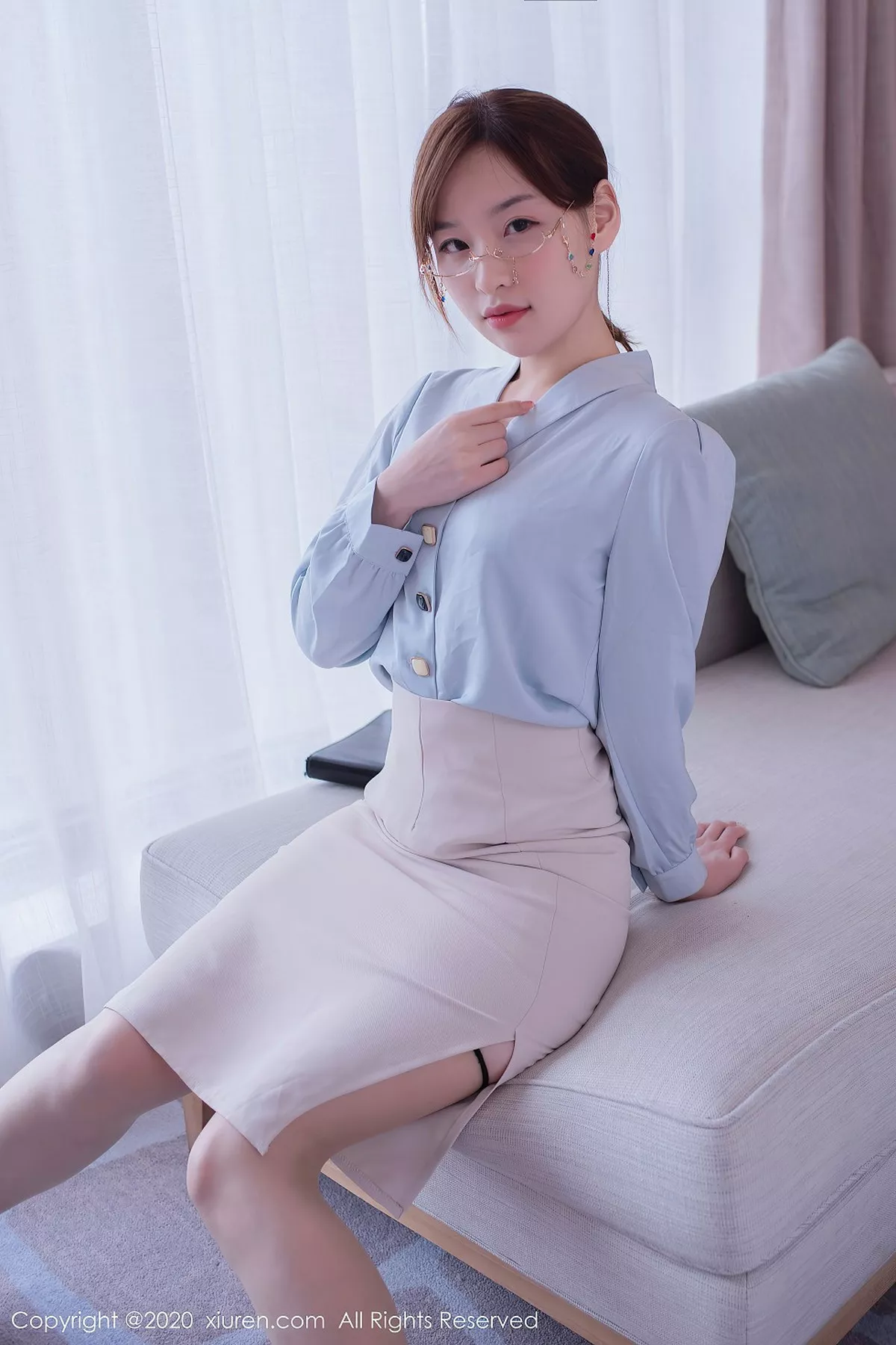 秀人集.com_[XiuRen秀人网]No.2597_嫩模范小宣fancy成都旅拍办公室OL制服主题精致内衣惹火诱惑写真65P