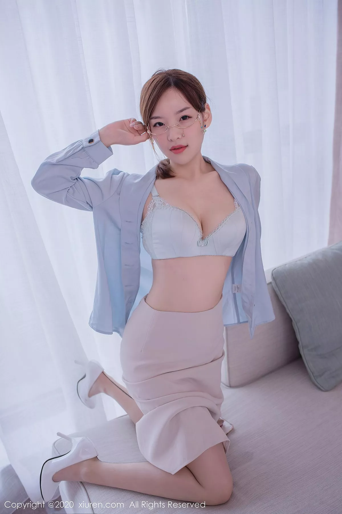 秀人集.com_[XiuRen秀人网]No.2597_嫩模范小宣fancy成都旅拍办公室OL制服主题精致内衣惹火诱惑写真65P