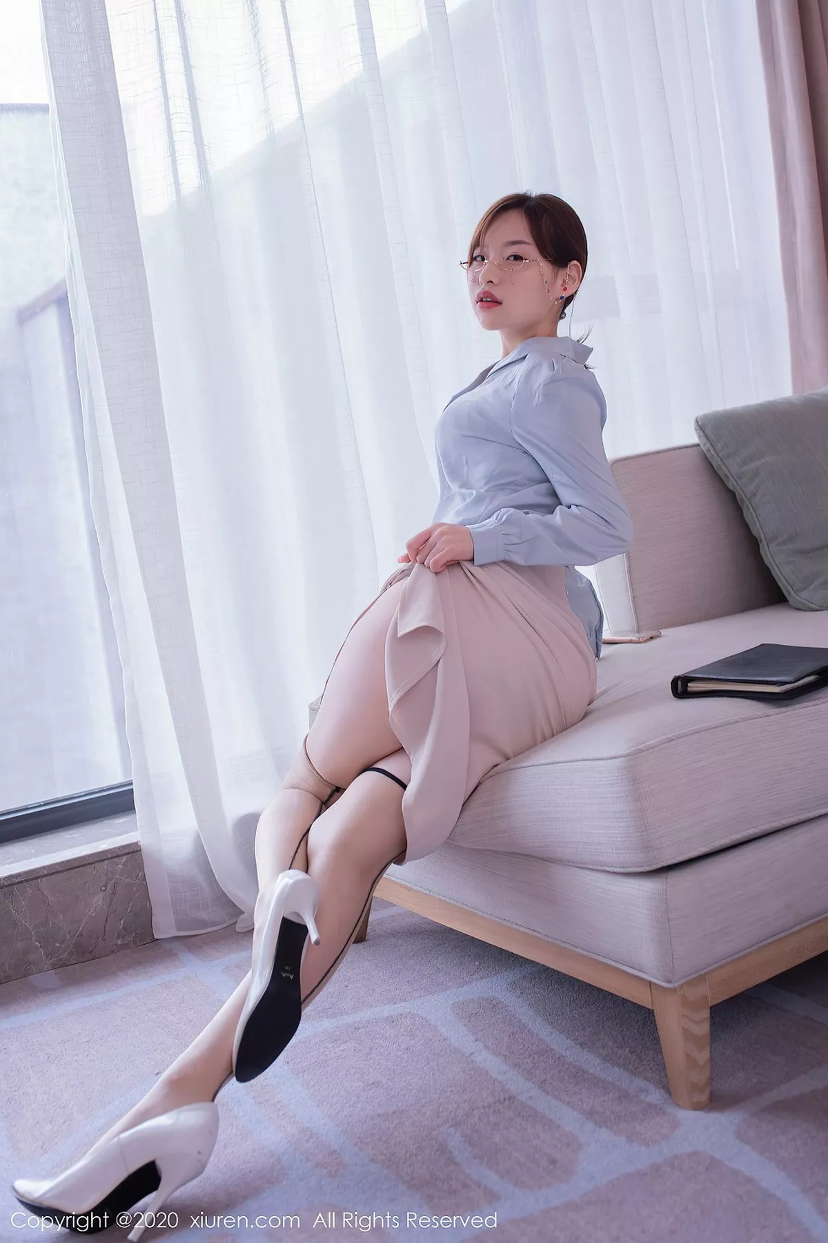 秀人集.com_[XiuRen秀人网]No.2597_嫩模范小宣fancy成都旅拍办公室OL制服主题精致内衣惹火诱惑写真65P